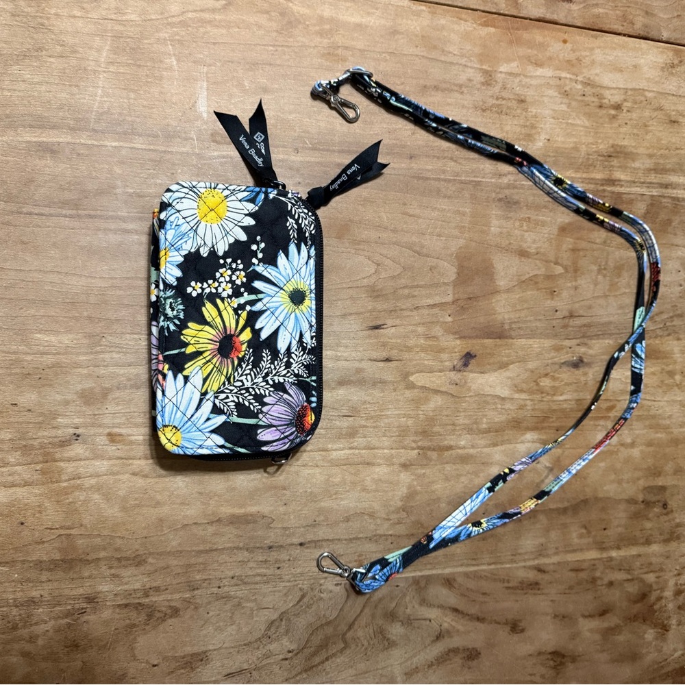 Vera Bradley cotton RFID All in One Crossbody in Daisies